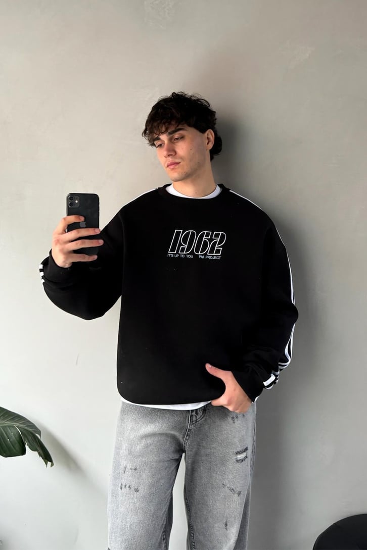 Kol Biye Geçişli Nakışlı Sweatshirt