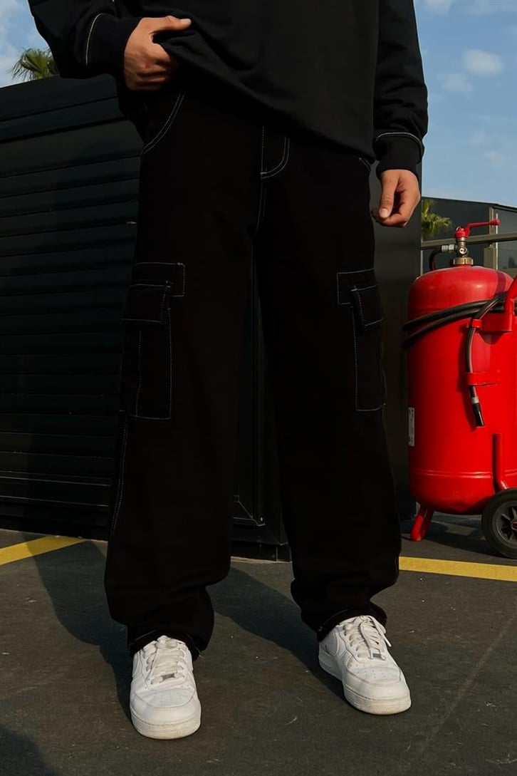 Kontrast Dikişli Cepli Siyah Baggy Jean