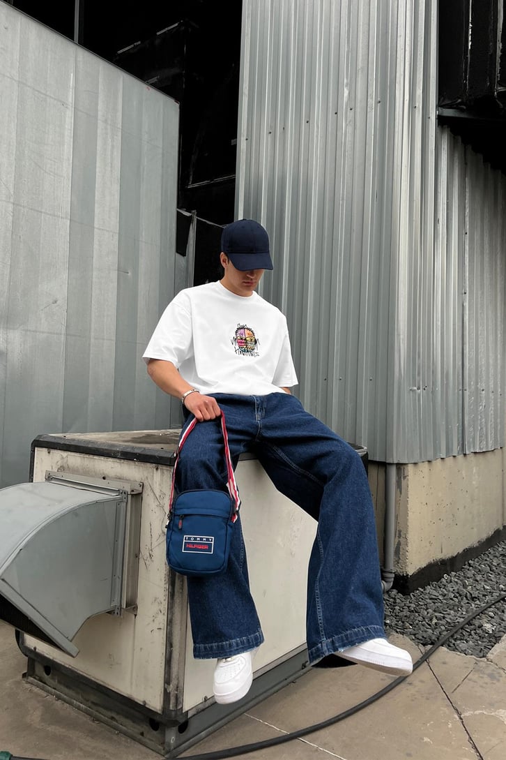 Kübizm Nakışlı Beyaz Oversize Tişört