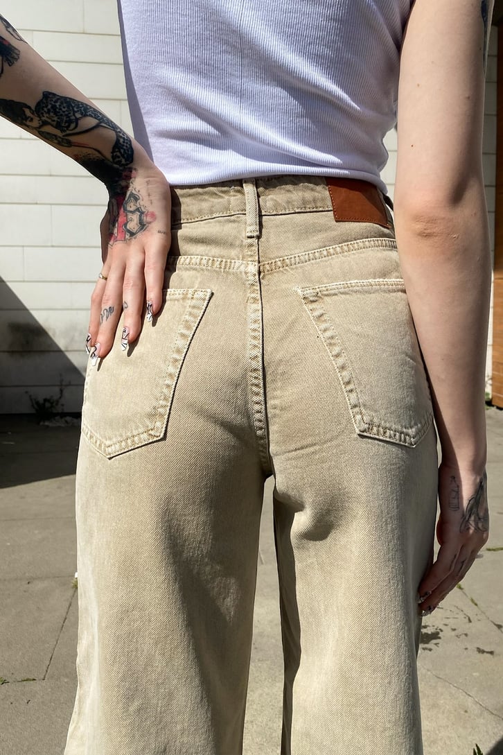 Kum Rengi Wide Leg Jean