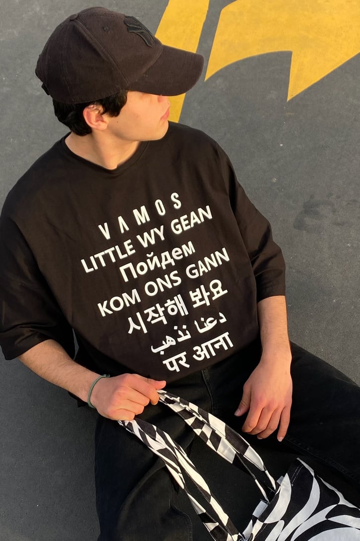 Languages Baskılı Oversize Siyah Tshirt