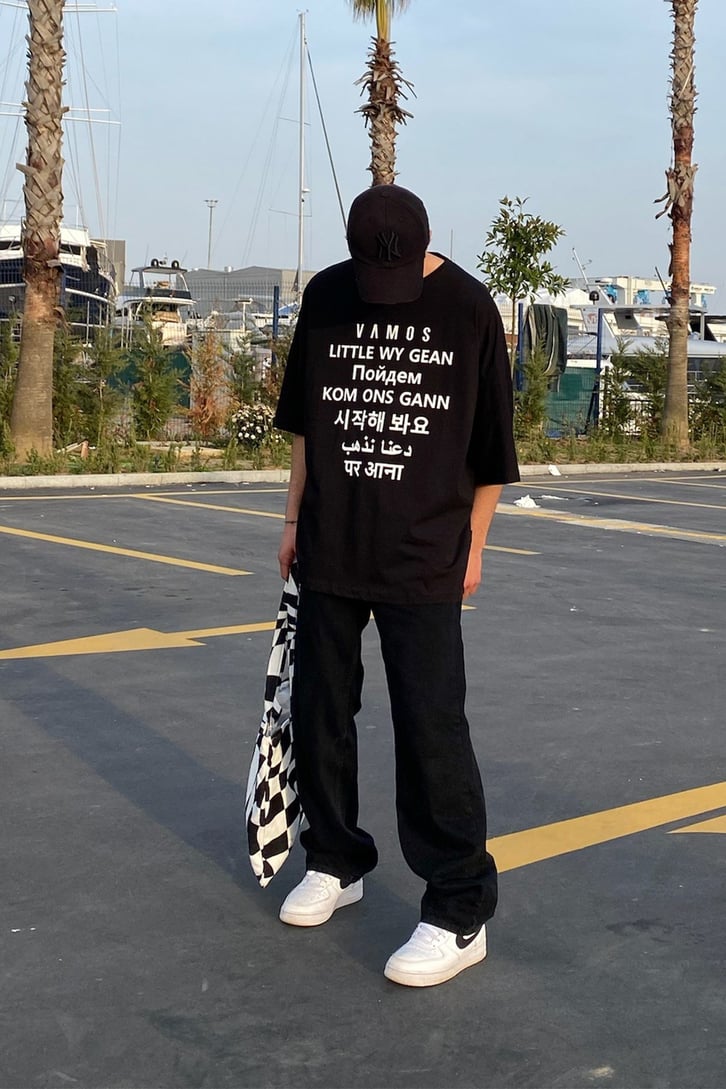 Languages Baskılı Oversize Siyah Tshirt