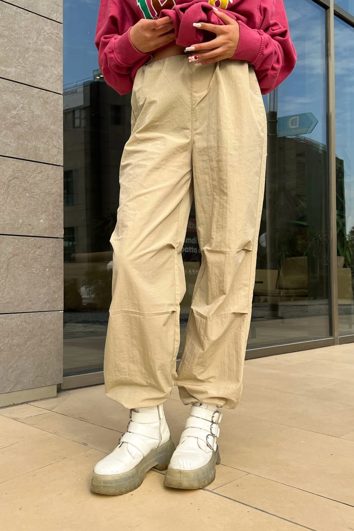Lastikli Bej Paraşüt Kumaş Pantolon