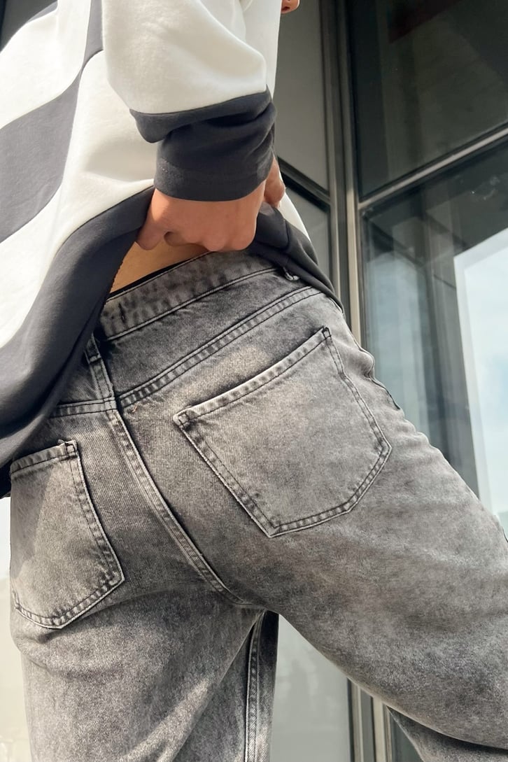 Leg Detail Gri Acid Wash Baggy Jean