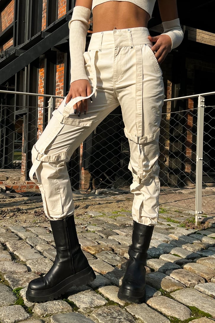 Leg Detail Krem Pantolon