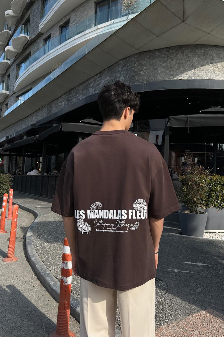 Les Mandalas Baskılı Kahverengi Oversize Tişört