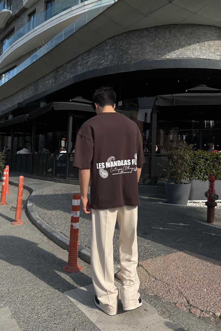 Les Mandalas Baskılı Kahverengi Oversize Tişört