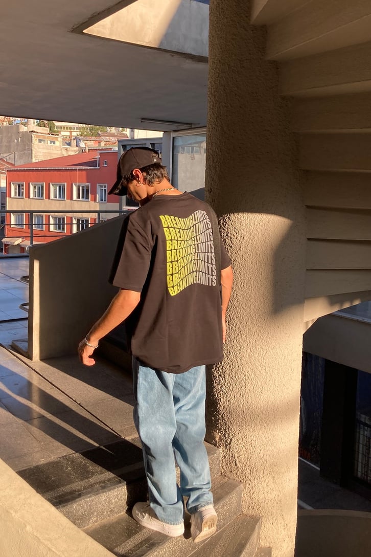 Limits Off Oversize Back Print Tshirt