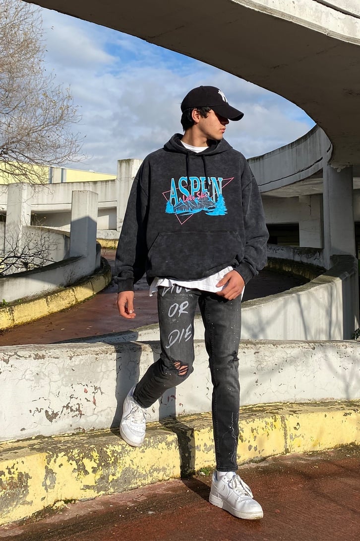 Live or Die Distressed Mom Jean