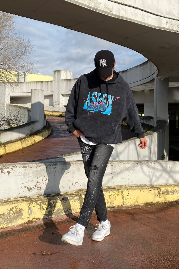 Live or Die Distressed Mom Jean