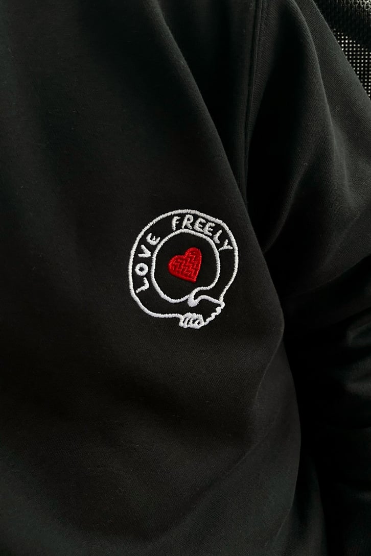 Love Freely Nakışlı Siyah OVersize Sweatshirt FLAW-176-038-003
