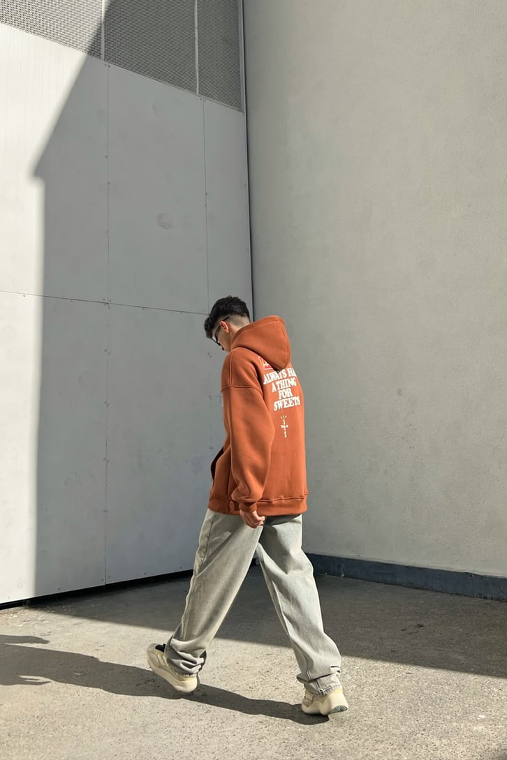 M Apple Pie Baskılı Kiremit Oversize Sweatshirt
