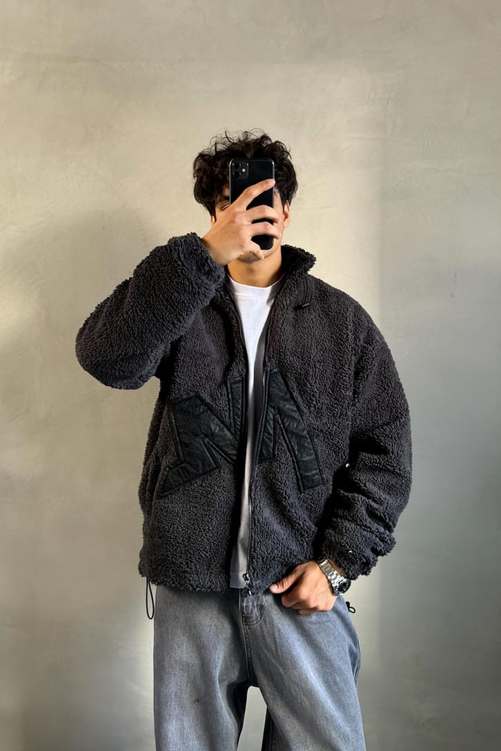 M Nakışlı Antrasit Oversize Peluş Ceket