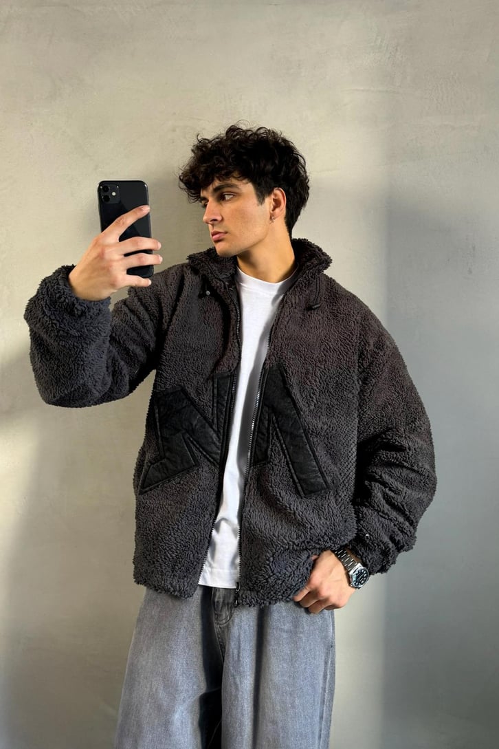 M Nakışlı Antrasit Oversize Peluş Ceket