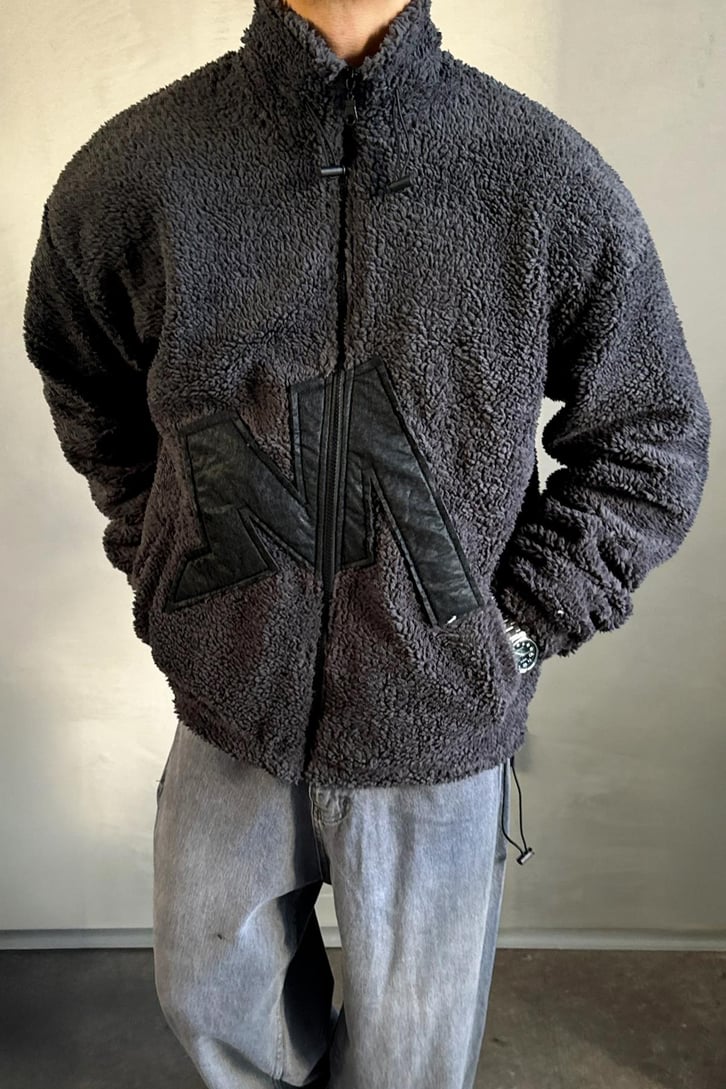 M Nakışlı Antrasit Oversize Peluş Ceket