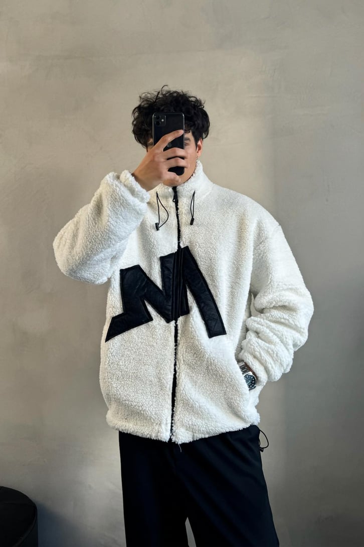 M Nakışlı Ekru Oversize Peluş Ceket