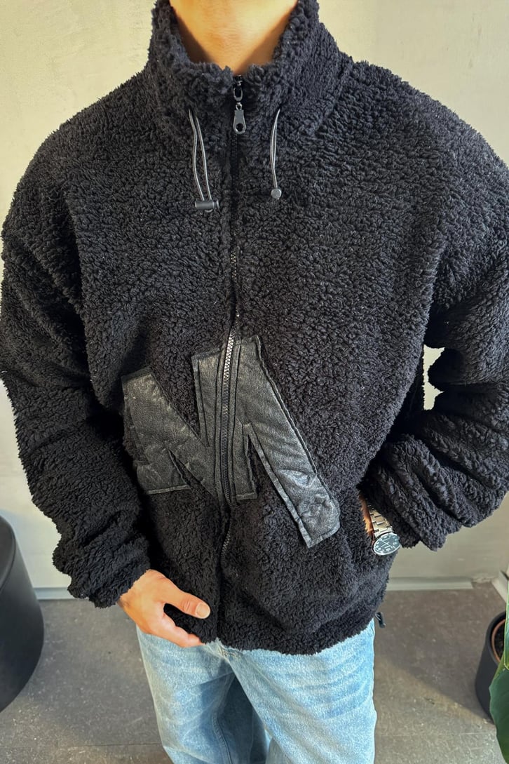 M Nakışlı Siyah Oversize Peluş Ceket