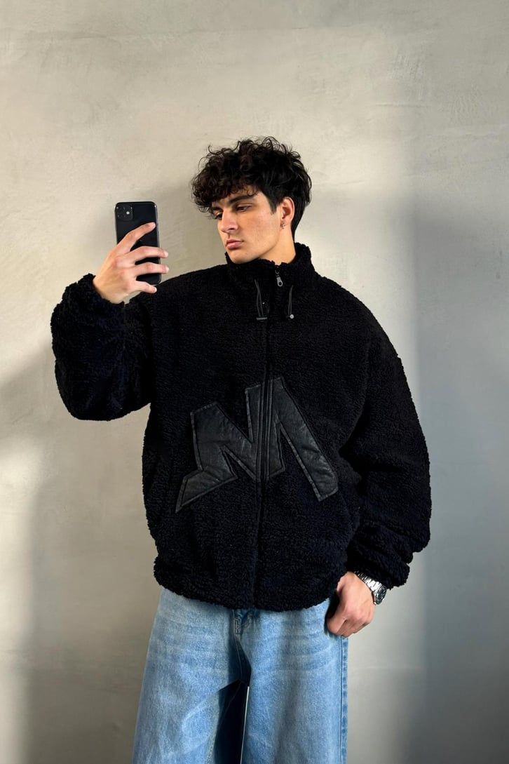 M Nakışlı Siyah Oversize Peluş Ceket