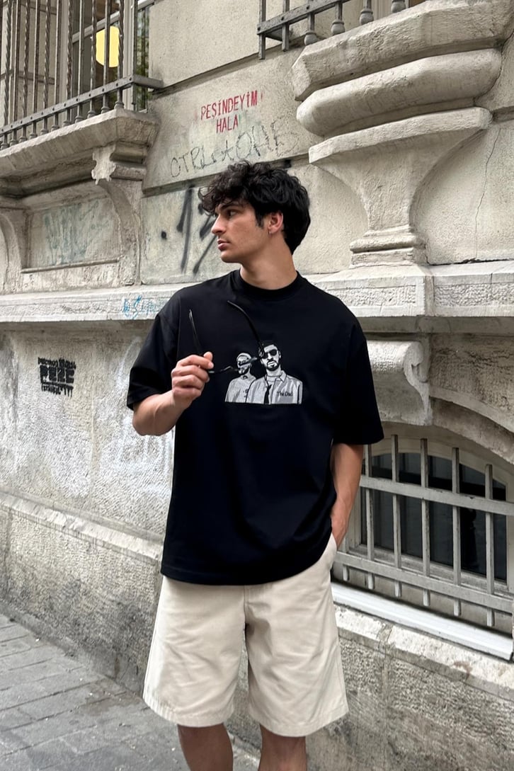 Man Nakışlı Dik Yaka Oversize Tişört