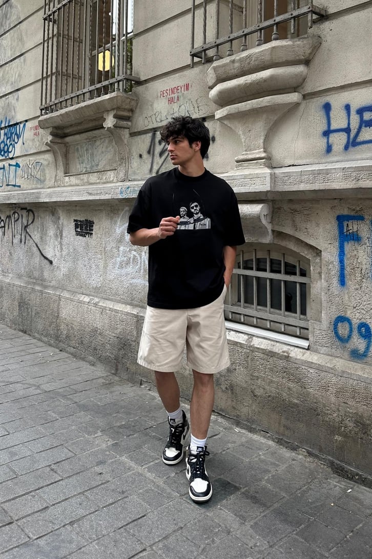 Man Nakışlı Dik Yaka Siyah Oversize Tişört