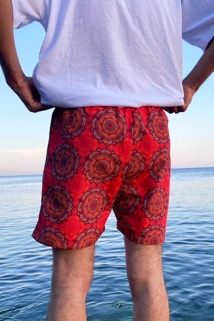 Mandala Desen Kırmızı Deniz Şortu