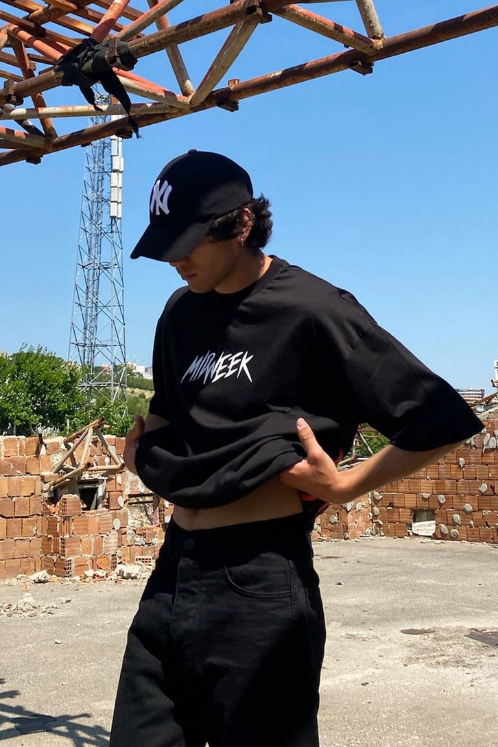 Midweek Madness Baskılı Siyah Oversize Tshirt