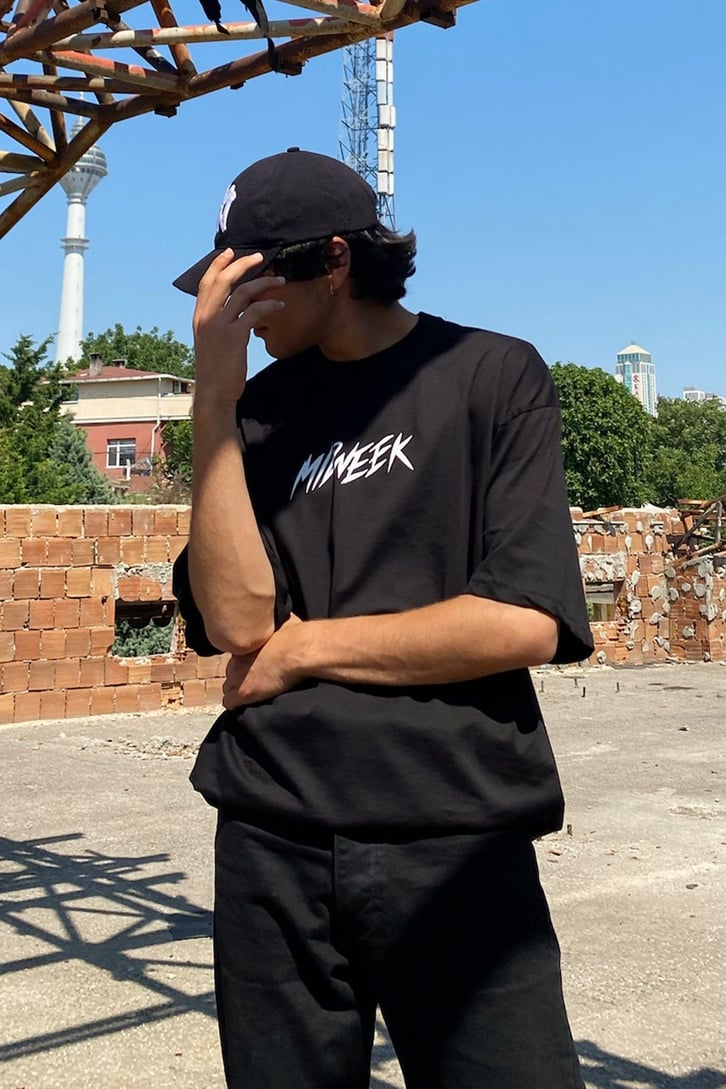 Midweek Madness Baskılı Siyah Oversize Tshirt