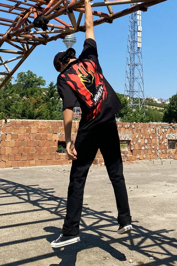 Midweek Madness Baskılı Siyah Oversize Tshirt