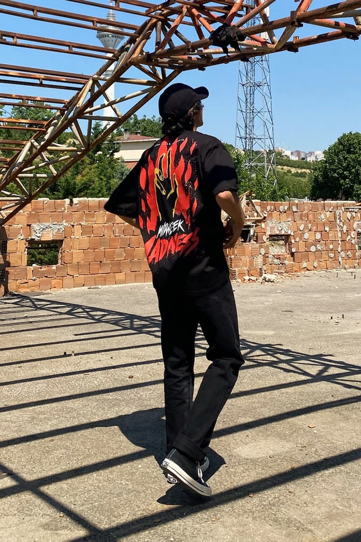 Midweek Madness Baskılı Siyah Oversize Tshirt