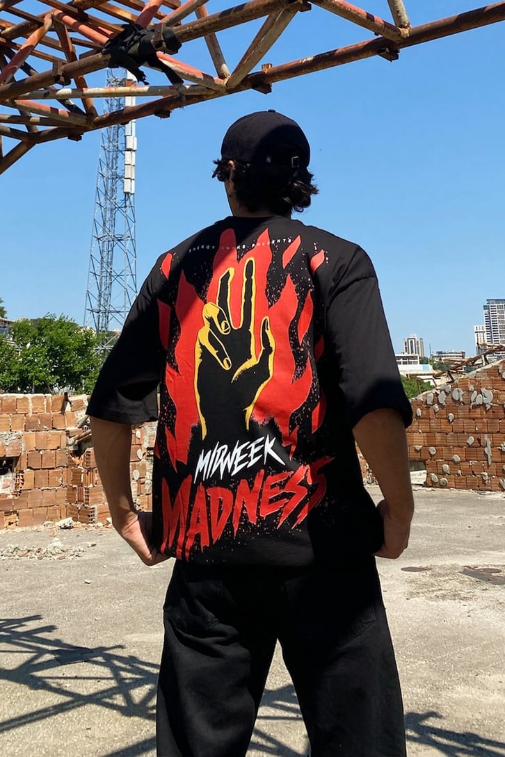 Midweek Madness Baskılı Siyah Oversize Tshirt
