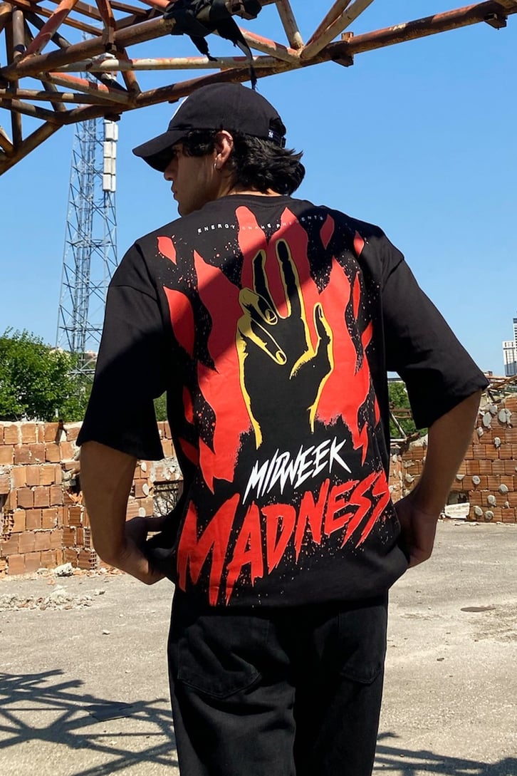 Midweek Madness Baskılı Siyah Oversize Tshirt
