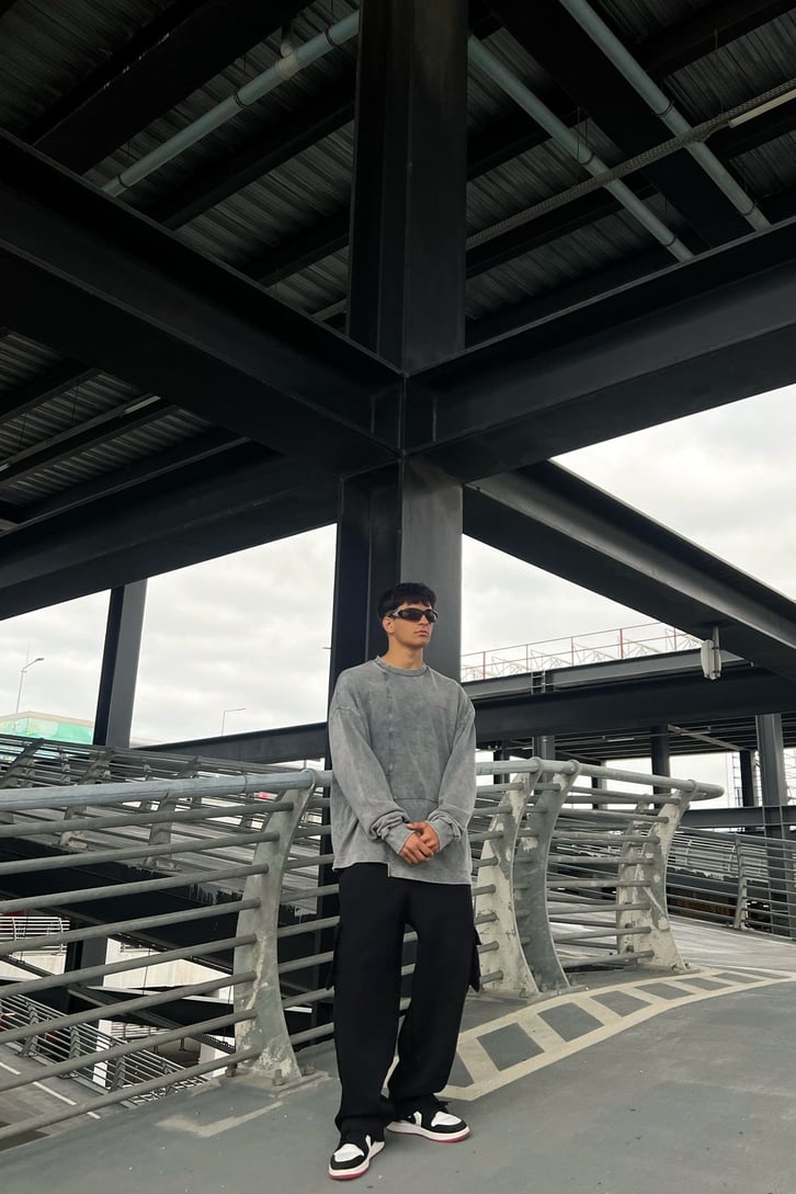 Mini Text Baskılı Gri Acid Wash Oversize Sweatshirt