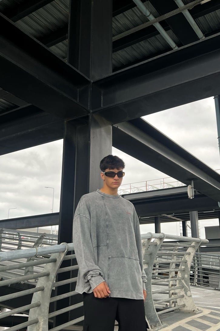 Mini Text Baskılı Gri Acid Wash Oversize Sweatshirt