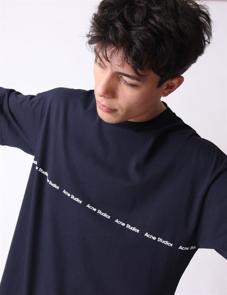 MINIMAL BASKILI OVERSIZE TSHIRT