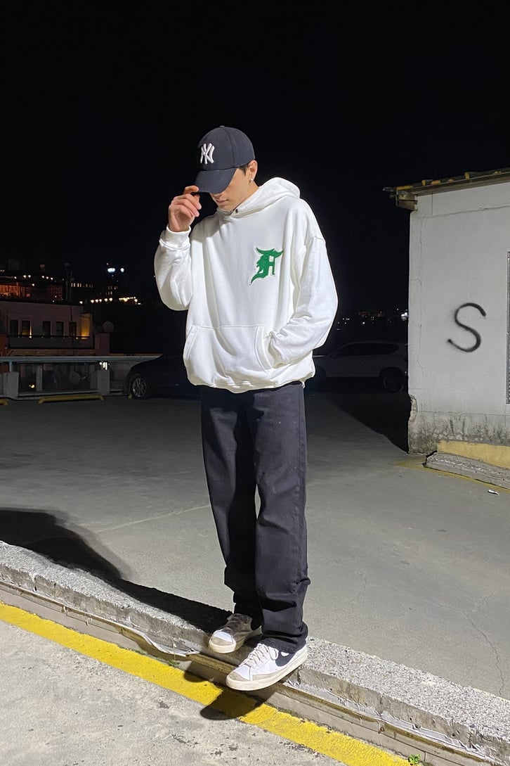 MINIMAL İŞLEMELİ OVERSIZE HOODIE