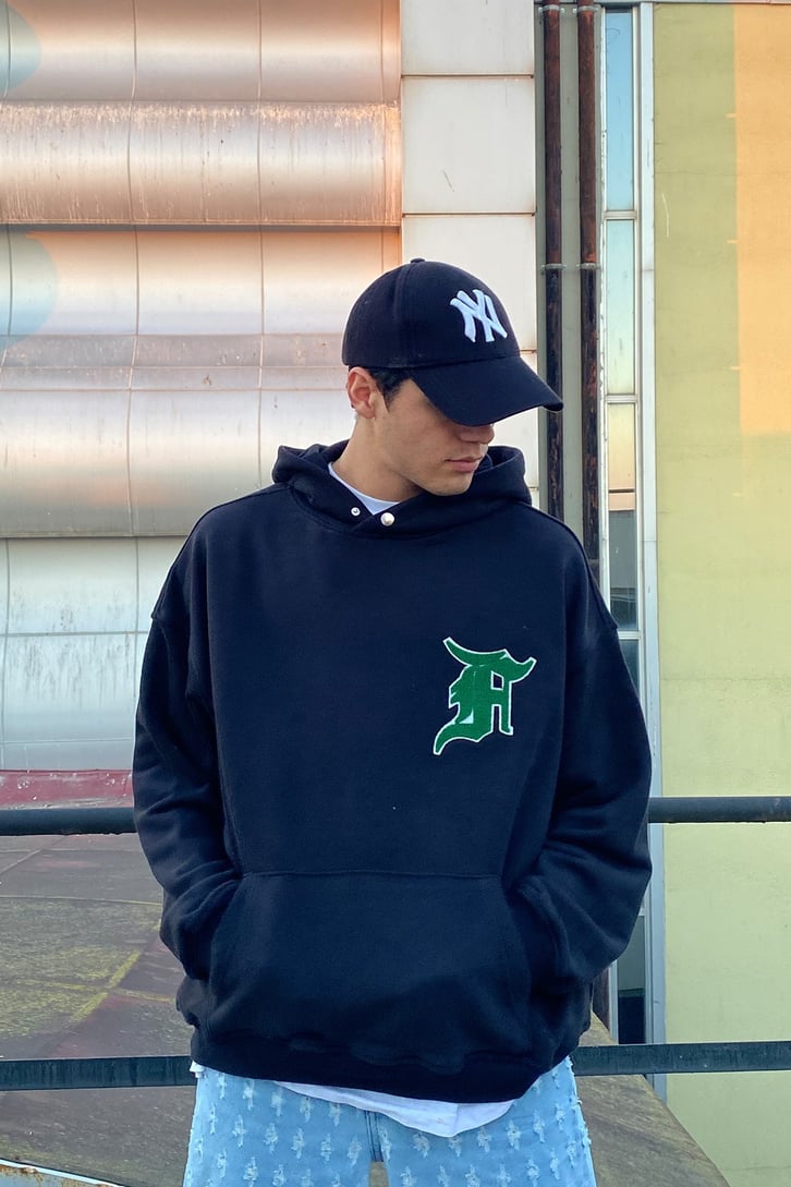 MINIMAL İŞLEMELİ OVERSIZE HOODIE