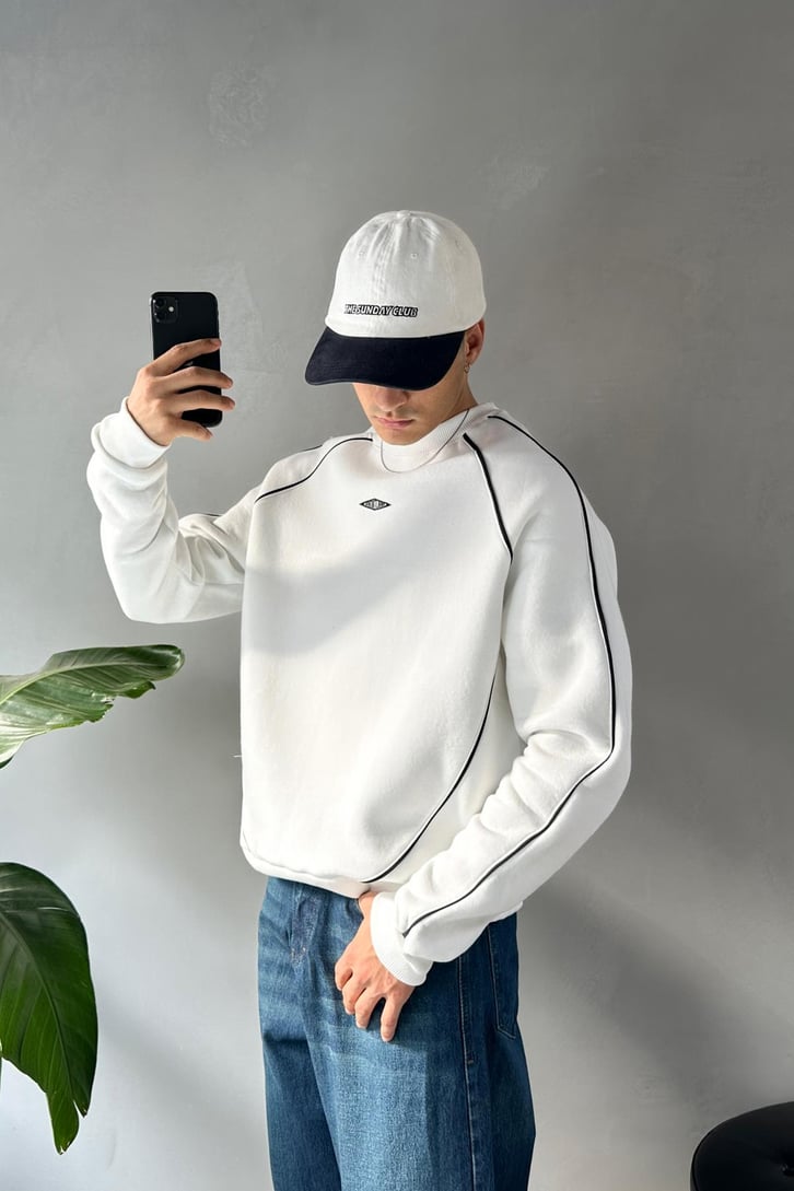 Minimal Nakışlı Bisiklet Yaka Sweatshirt