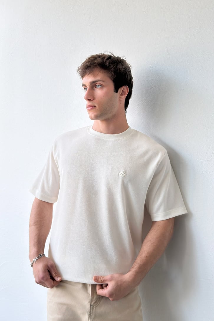 Minimal Nakışlı Dokuma Tişört