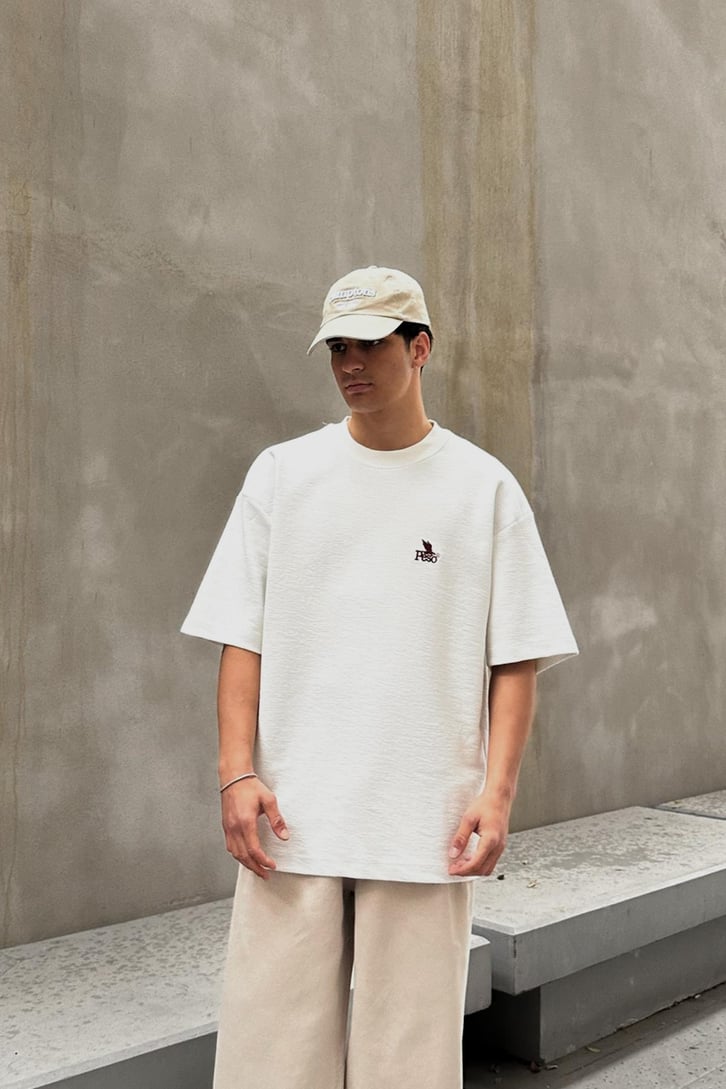 Minimal Nakışlı Ekru Oversize Tişört