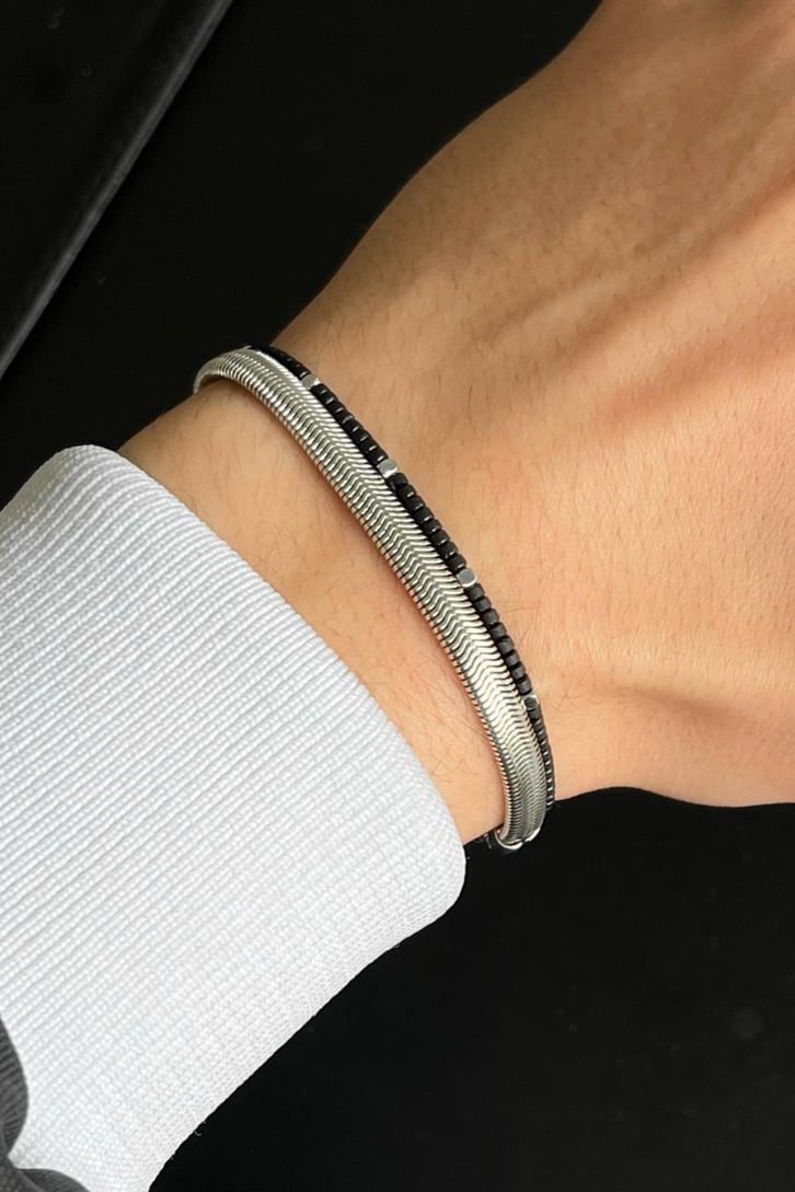 Minimal Taşlı Siyah Bileklik