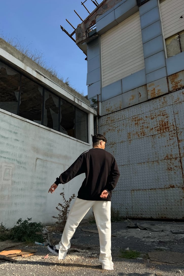 Minimal Text Nakışlı Siyah Oversize Sweatshirt