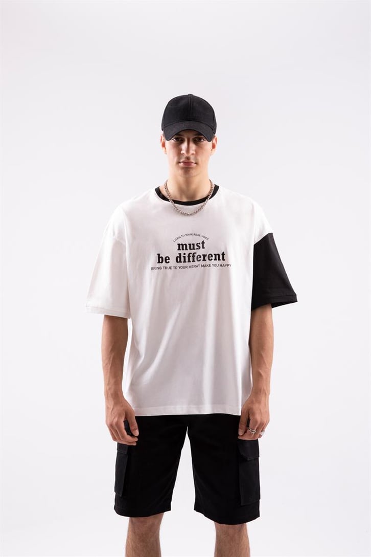 Must Be Different Oversize Tshirt