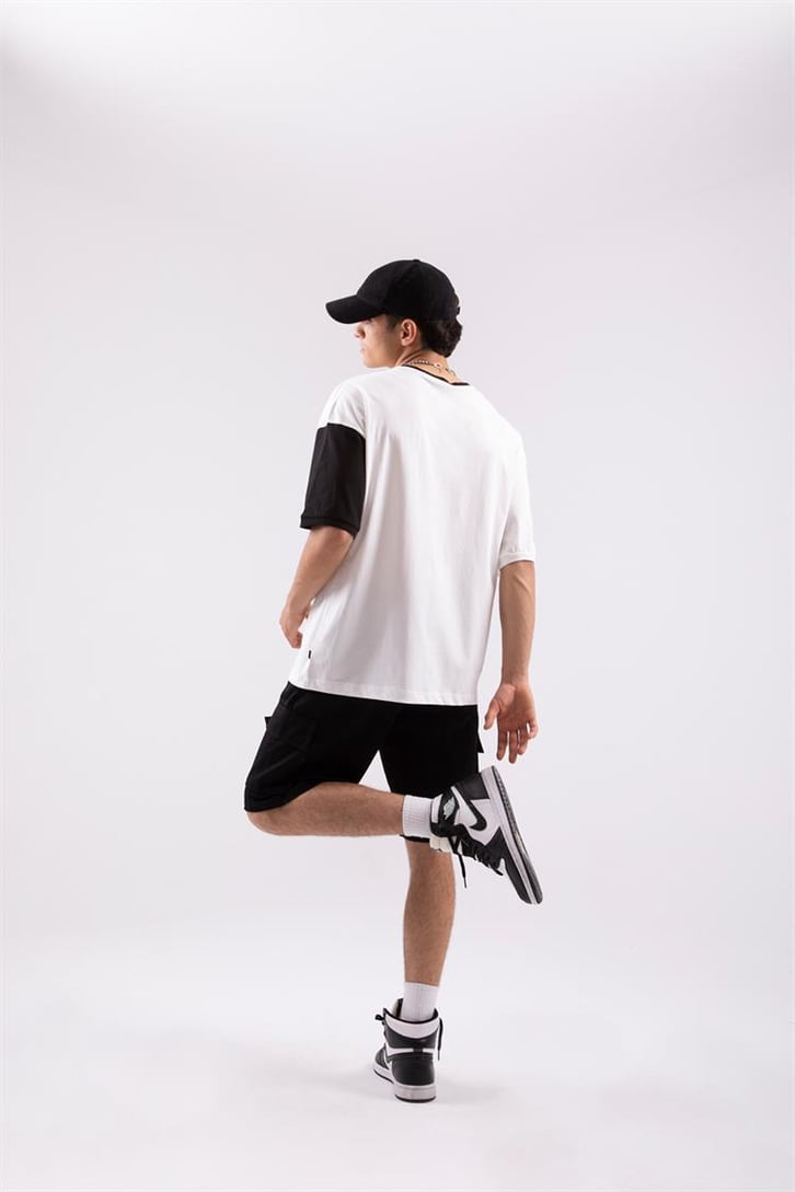 Must Be Different Oversize Tshirt