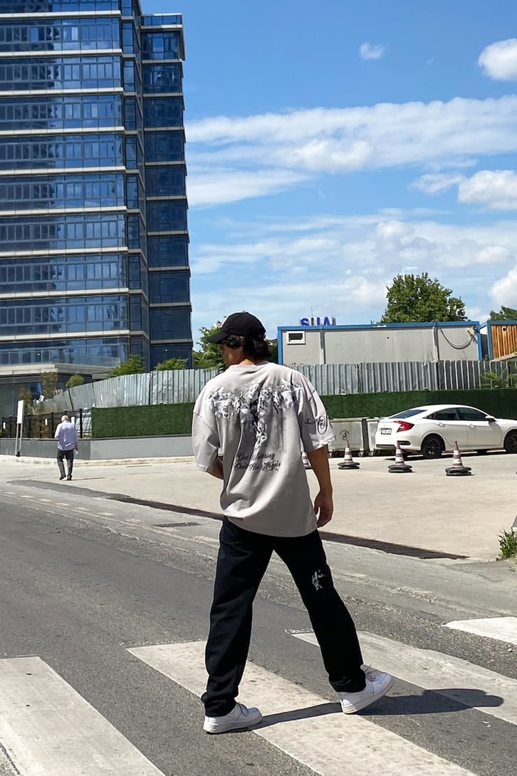 Mythological God Sırt Baskılı Gri Oversize Tshirt