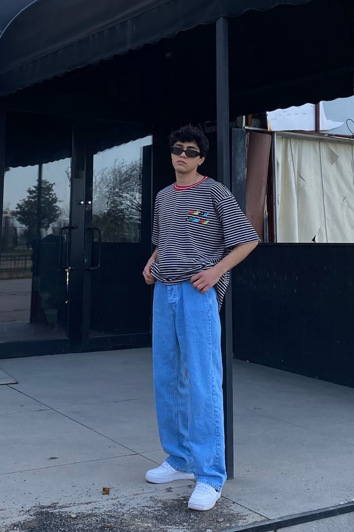 Nakış Detay Çizgili Oversize Tshirt