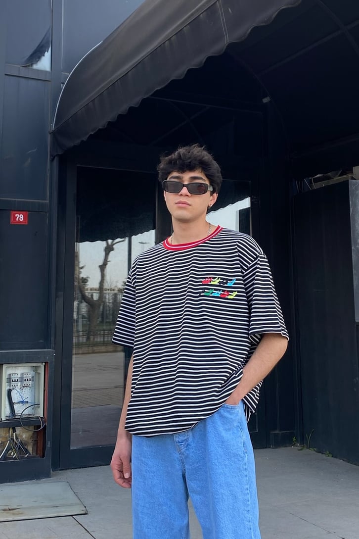 Nakış Detay Çizgili Oversize Tshirt