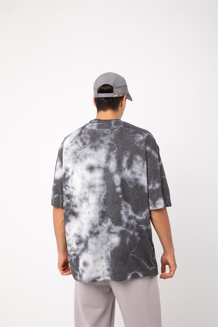 Nakış Detaylı Batik Desen Oversize Tişört