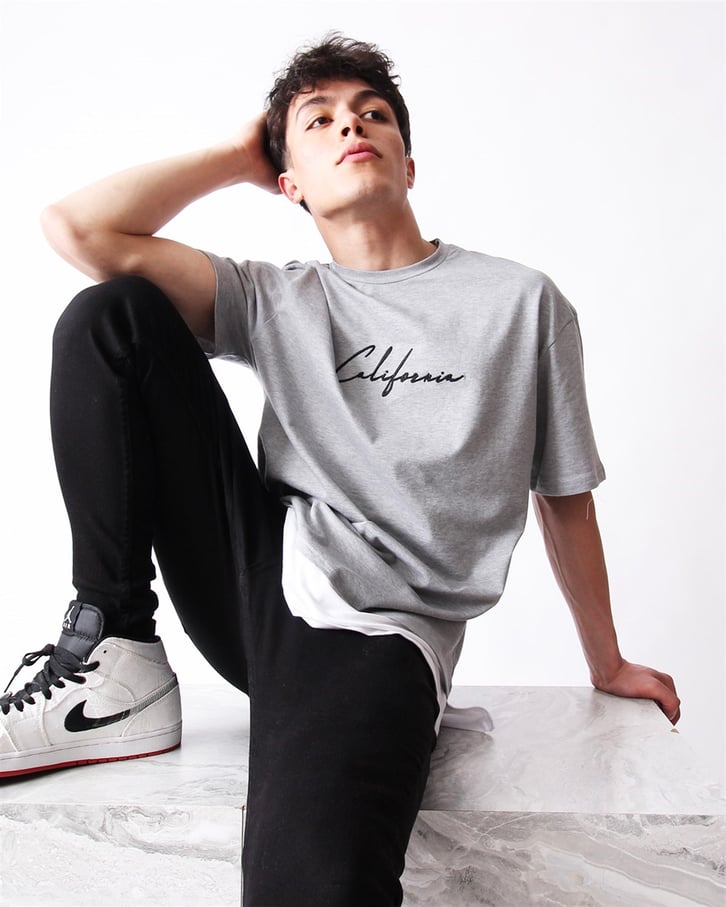 NAKIŞ İŞLEMELİ PİKE KUMAŞ OVERSIZE TSHIRT