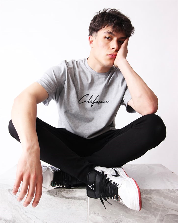 NAKIŞ İŞLEMELİ PİKE KUMAŞ OVERSIZE TSHIRT