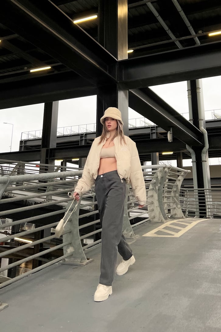 Nakışlı Krem Şişme Crop Mont